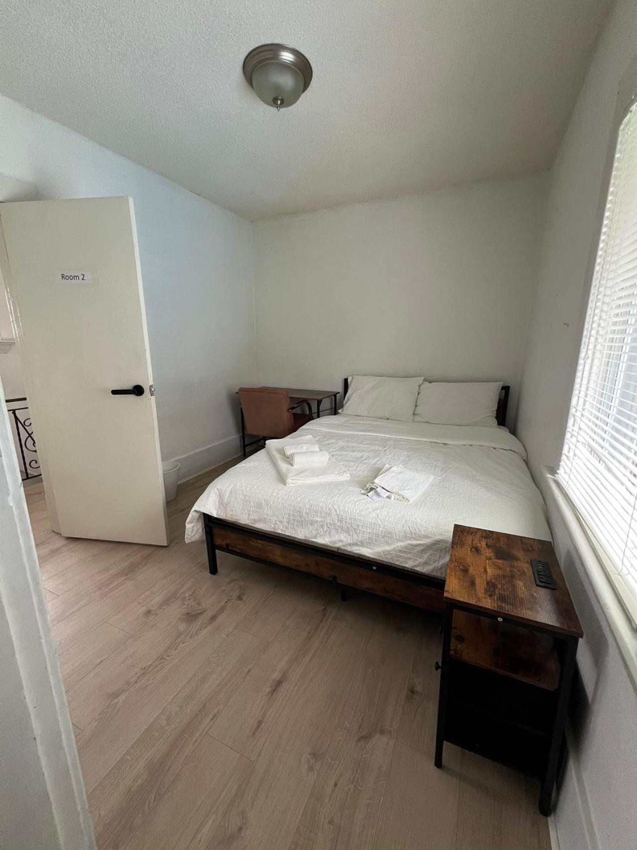 Larch House In Vancouver West Esterno foto