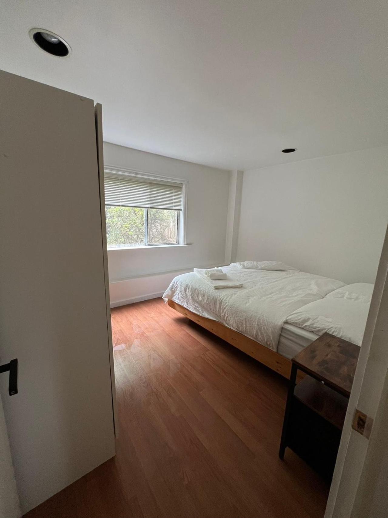 Larch House In Vancouver West Esterno foto
