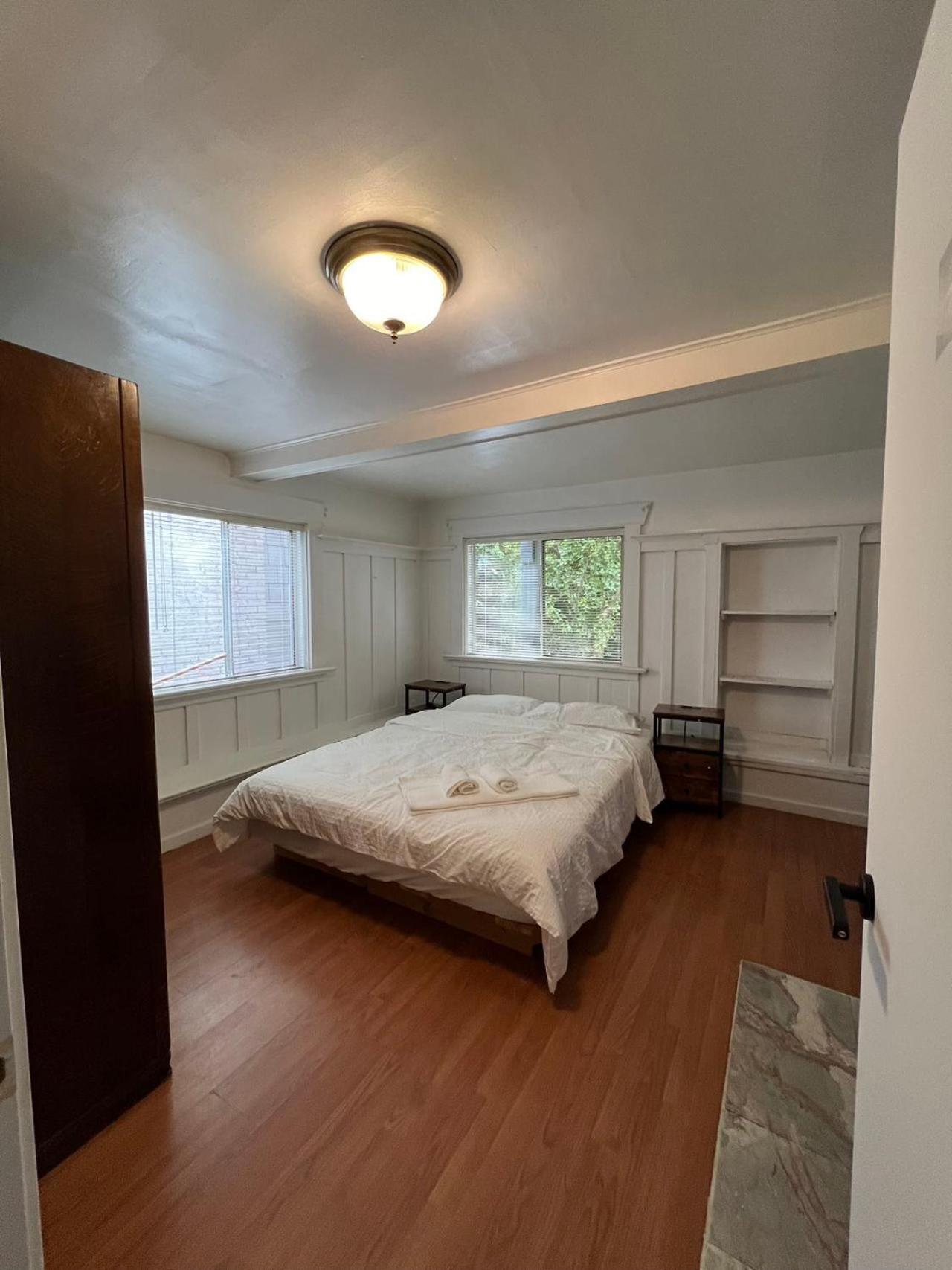 Larch House In Vancouver West Esterno foto