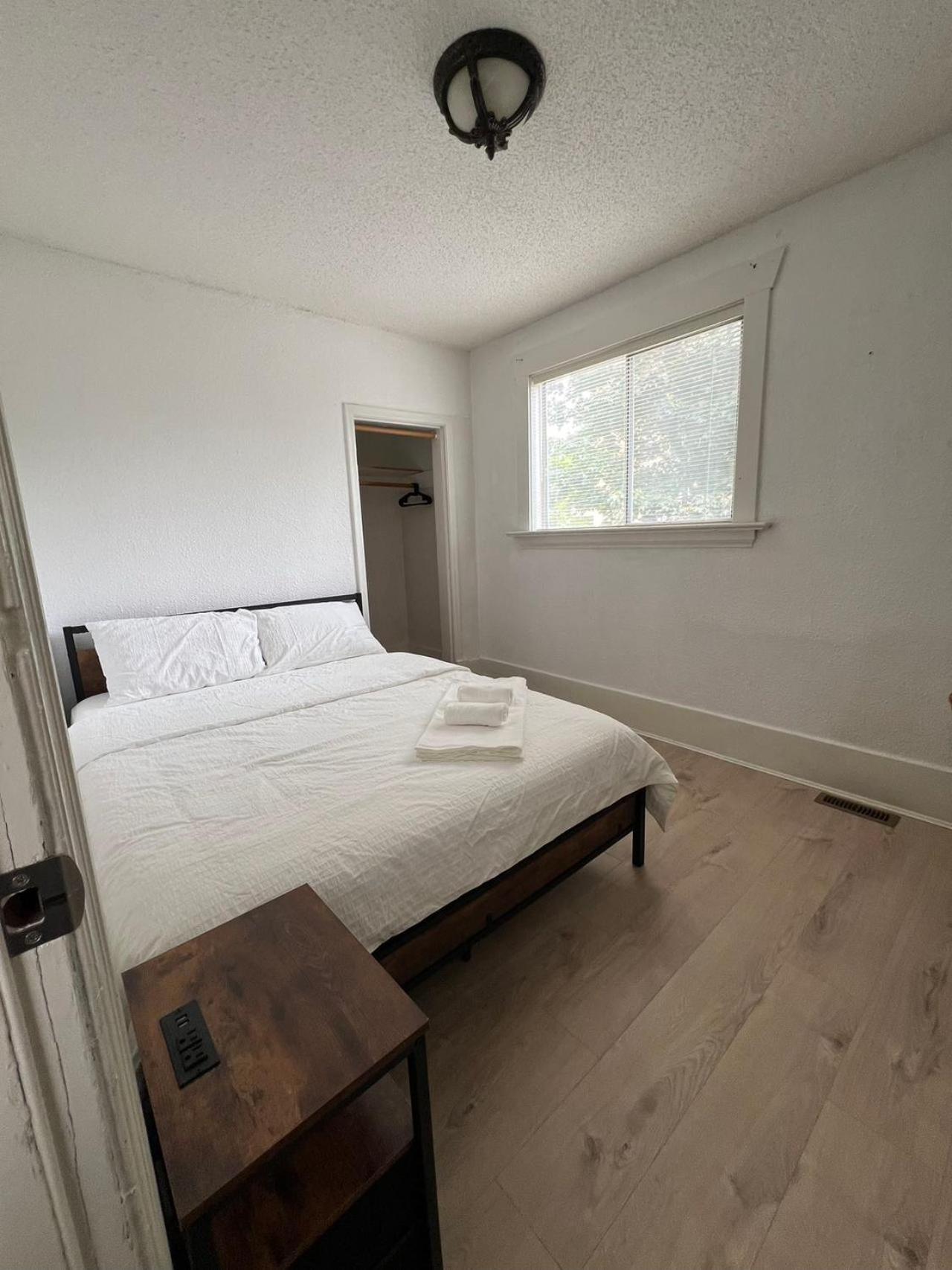 Larch House In Vancouver West Esterno foto
