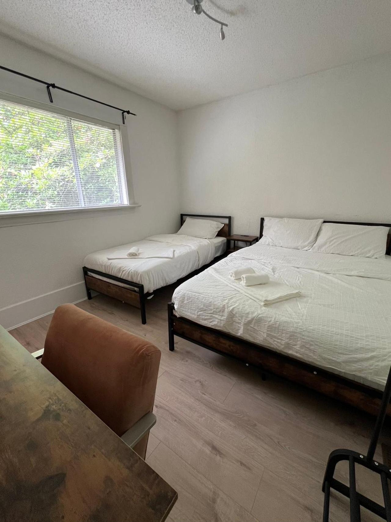 Larch House In Vancouver West Esterno foto